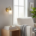 Afbeelding laden in galerijweergave, Lirra Badkamer Metalen Wandlamp met Glazen Kap - Vochtbestendige Wandkandelaar