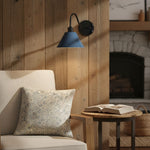 Afbeelding laden in galerijweergave, Narix Afgeronde Metalen Wandkandelaar - Strak Industrieel Ontwerp in Hedendaagse Stijl voor Slaapkamer en Lounge