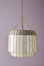Afbeelding laden in galerijweergave, Lumica Capiz Facet Hanglamp - Elegant Natuurlijk Schelpenontwerp

