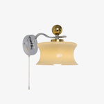 Cargar imagen en el visor de la Galería, Cream glass wall lamp with pull chain switch