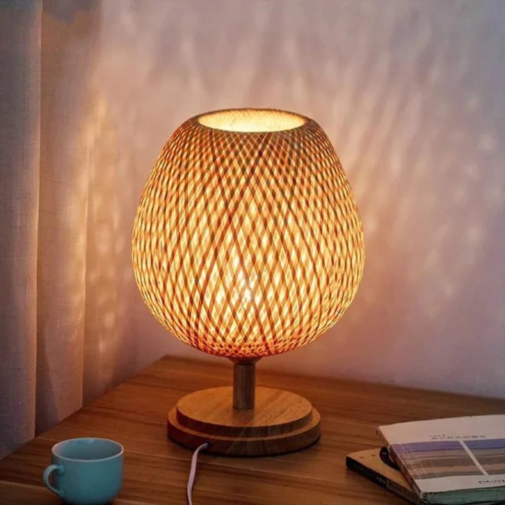 Ręcznie wykonana zrównoważona lampa stołowa z bambusa
