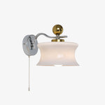 Cargar imagen en el visor de la Galería, White glass wall lamp with pull chain switch