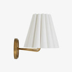 Afbeelding laden in galerijweergave, Ruffmeto Stoffen Wandkandelaar – Met geplooide details op een Sculpturaal Metalen Frame voor Studiekamer of Gang