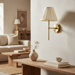 Afbeelding laden in galerijweergave, Cremaris metalen wandlamp met stoffen kap - tijdloze wandlamp voor binnenverlichting