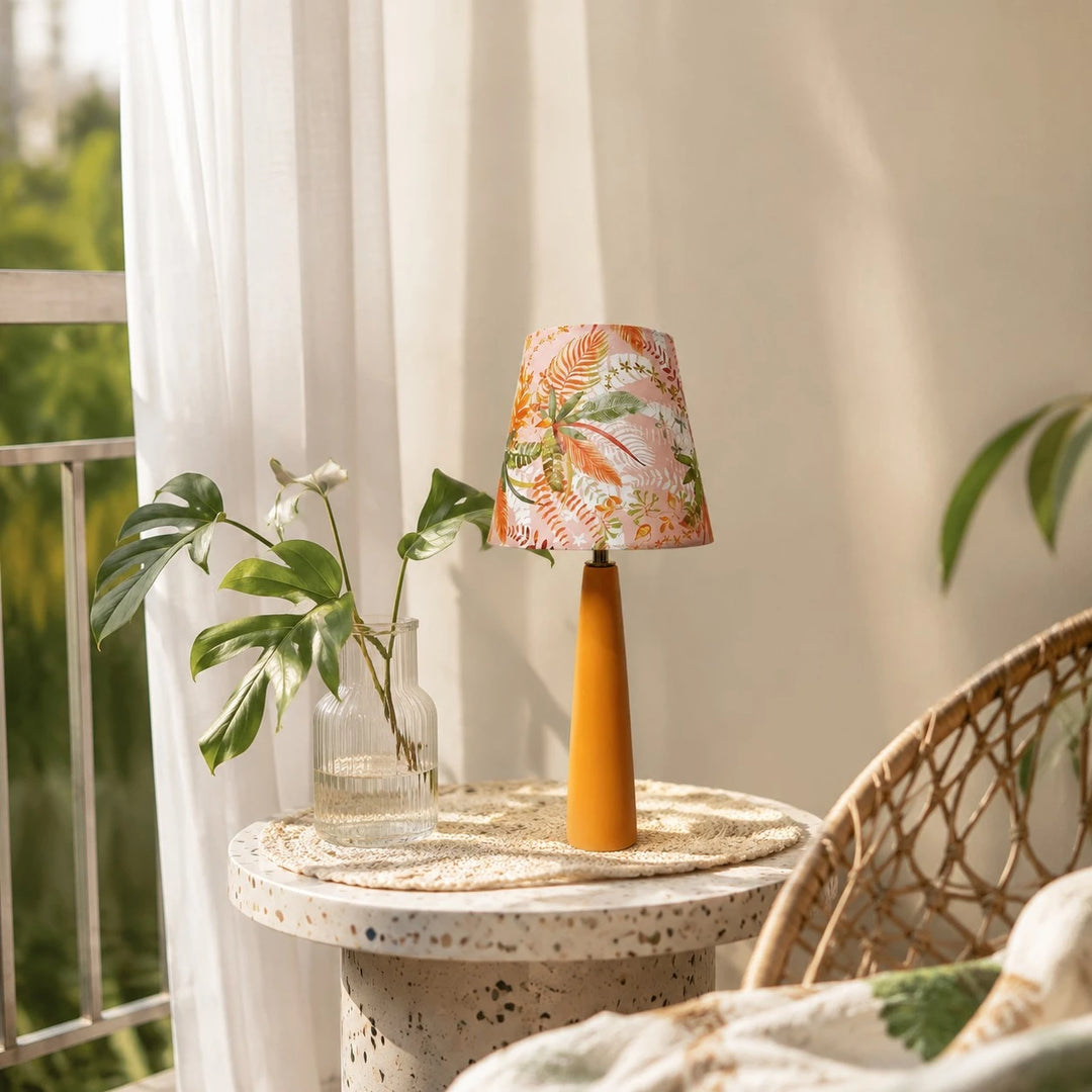 Lampe de table en céramique à motifs floraux Liberty avec base orange faite à la main