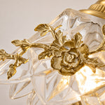 Afbeelding laden in galerijweergave, Close-up of floral glass shade and brass-tone flower detail