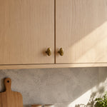 Carica l'immagine nella visualizzazione Galleria, Oval brass cabinet knob styling scene