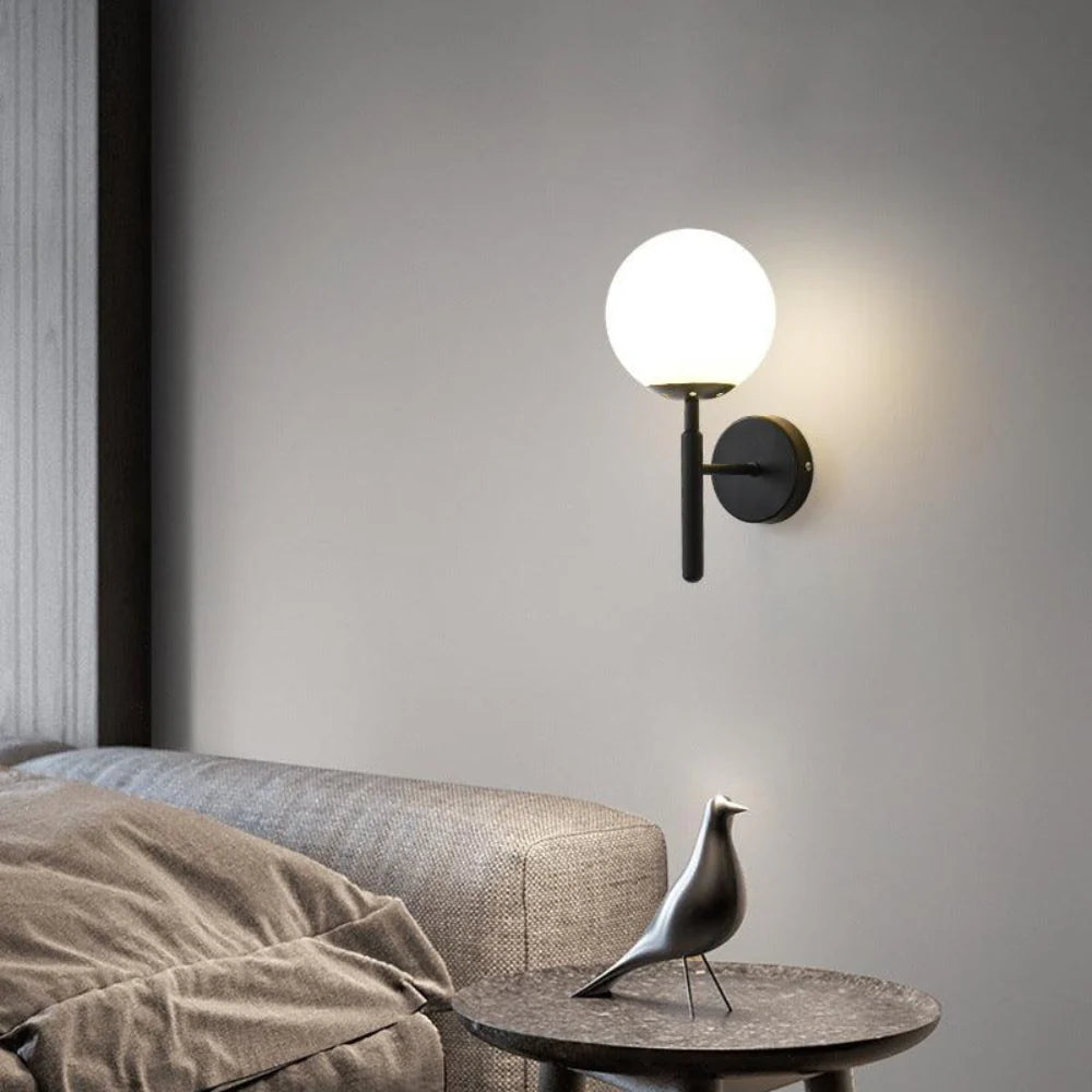 Lampada da parete in metallo moderno Milky Glow