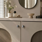 Carica l'immagine nella visualizzazione Galleria, Decorative oval cabinet knob in use