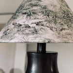 Afbeelding laden in galerijweergave, Close view of botanical shade print and dark ceramic body