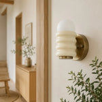 Cargar imagen en el visor de la Galería, Cream wall sconce in hallway