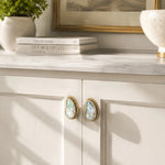 Afbeelding laden in galerijweergave, French Vintage Cashew Shell Brass Cabinet Knobs and Pulls - image 19