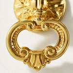 Afbeelding laden in galerijweergave, Close detail of the sculpted brass ring