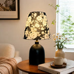 Afbeelding laden in galerijweergave, Black Floral lit scene