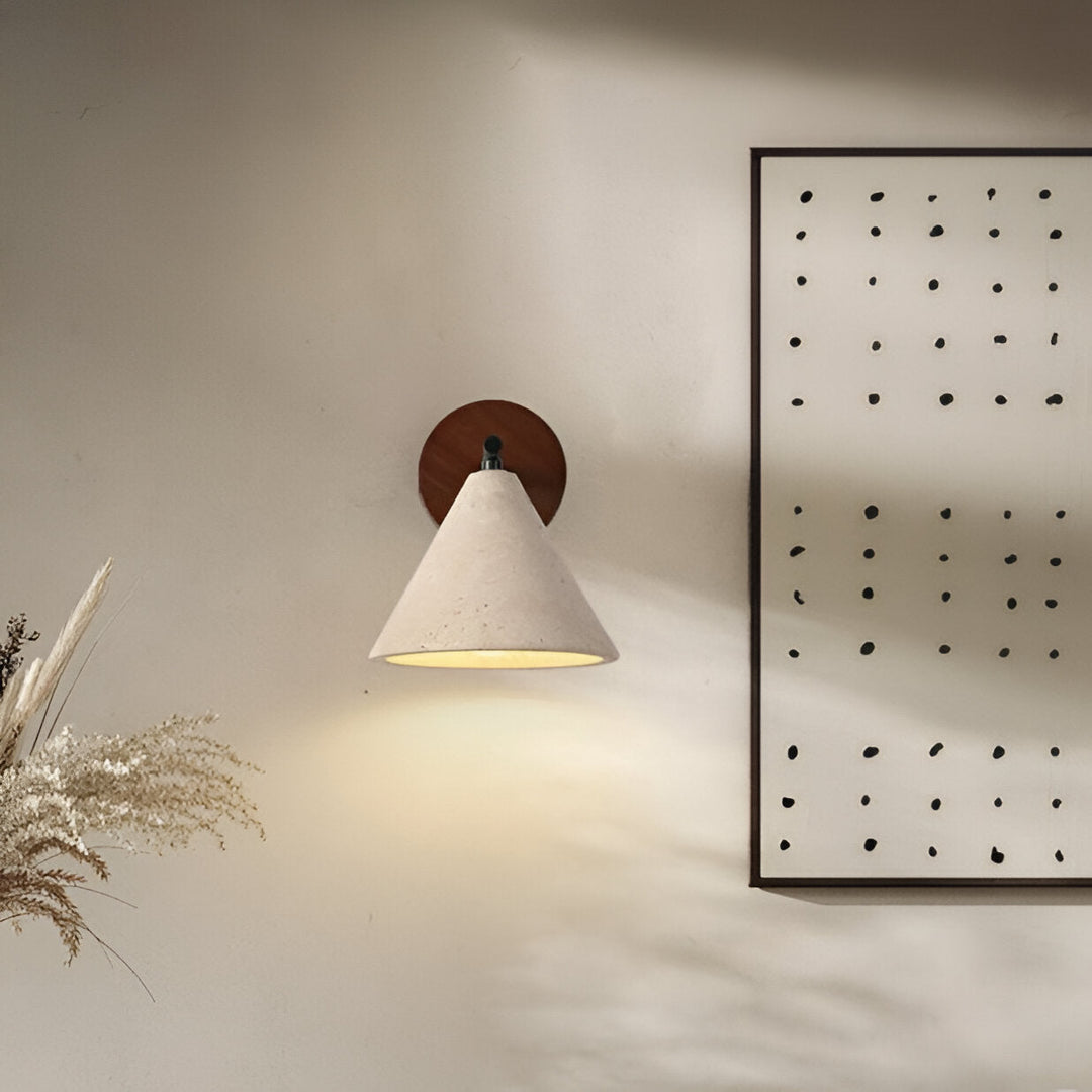 Żółta lampa ścienna LED z trawertynu w kształcie stożka