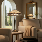 Afbeelding laden in galerijweergave, TF Fargo geometrische Tiffany-stijl lamp — amberkleurig en crèmekleurig glas accentverlichting voor slaapkamer of studeerkamer