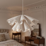 Afbeelding laden in galerijweergave, Elora plastic hanglamp – lichtgewicht modern ontwerp voor slaapkamers of woonkamers