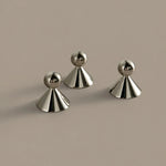 Afbeelding laden in galerijweergave, Sculptural brass cabinet knobs shown from several angles