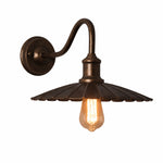Bild in die Galerieansicht laden, Antique Bronze vintage outdoor wall sconce product view