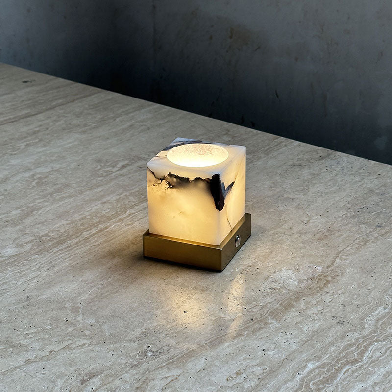 Würfel Marmor-Tischlampe