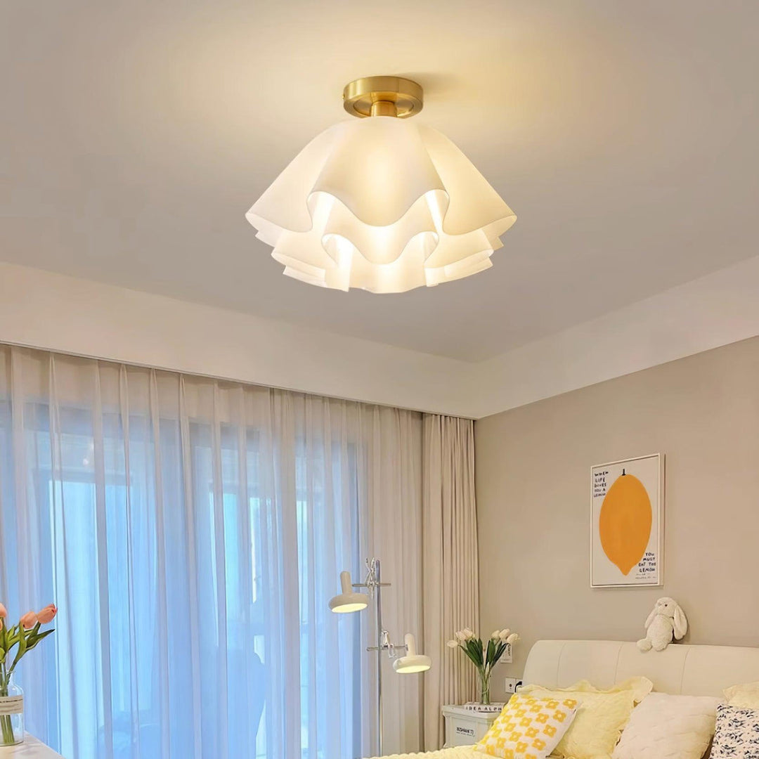 Lustra Pleated Acrylic Ceiling Light – Retro Brass Flush Mount for Dining Room and Bedroom