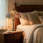 Afbeelding laden in galerijweergave, TF Sullivan Tiffany Tafellamp - Bloemmotief glas-in-lood ontwerp voor slaapkamer of woonkamer