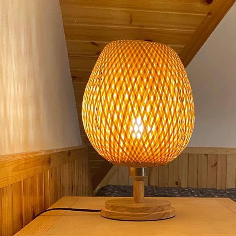 Ręcznie wykonana zrównoważona lampa stołowa z bambusa