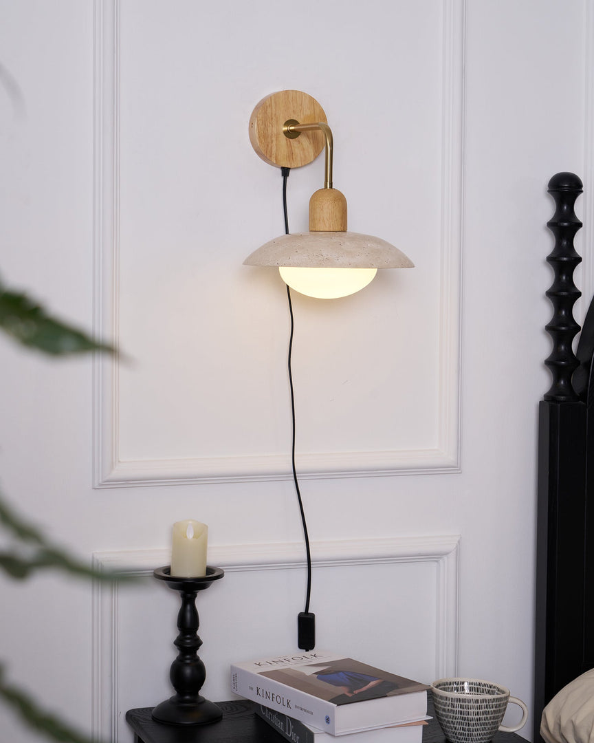 Lampa ścienna z wtyczką Carolia