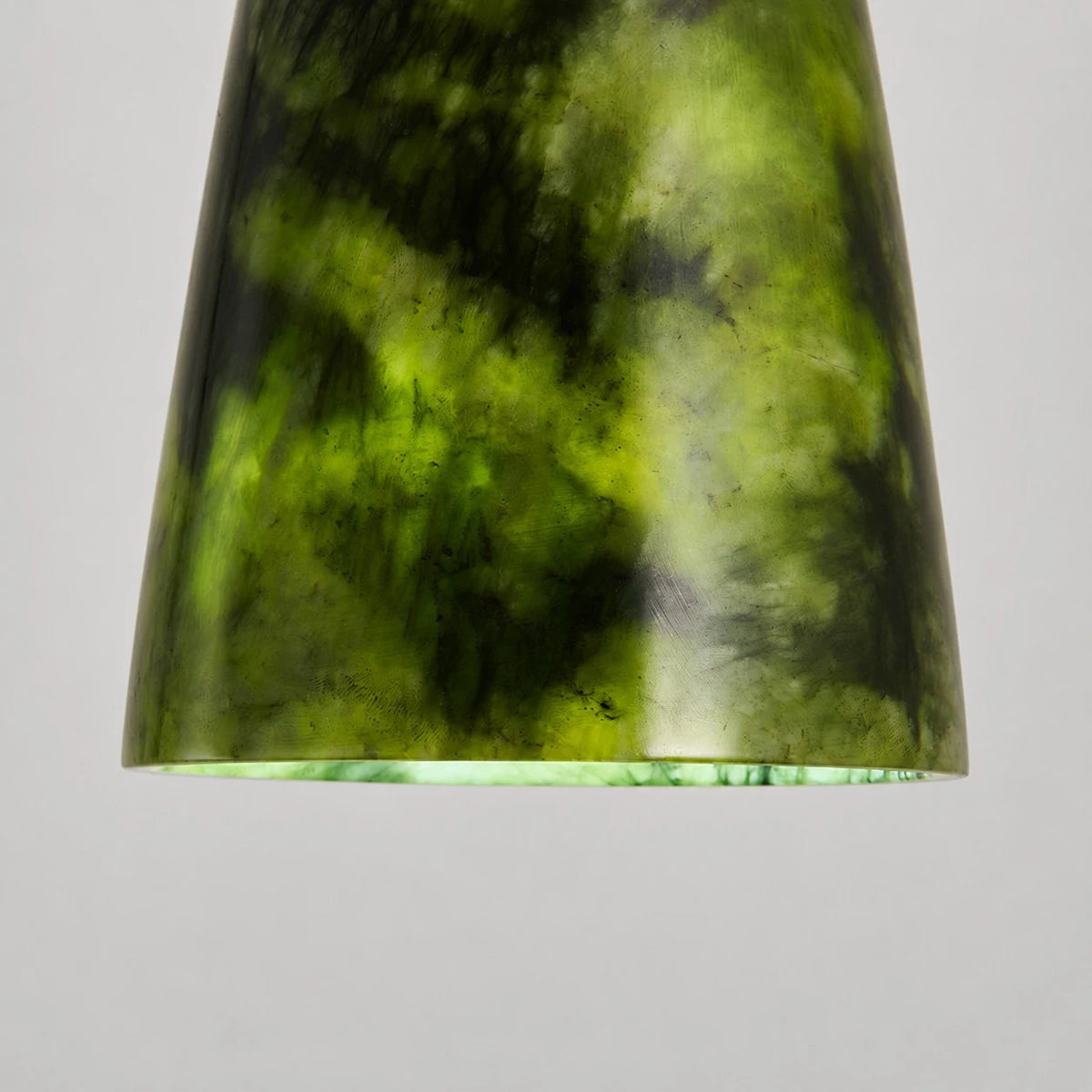 green shade opening and inner rim detail