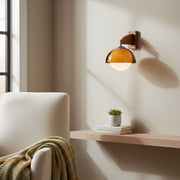 Nowoczesna lampa ścienna Afterglow Sunset – podwójny szklany klosz z podstawą o fakturze drewna