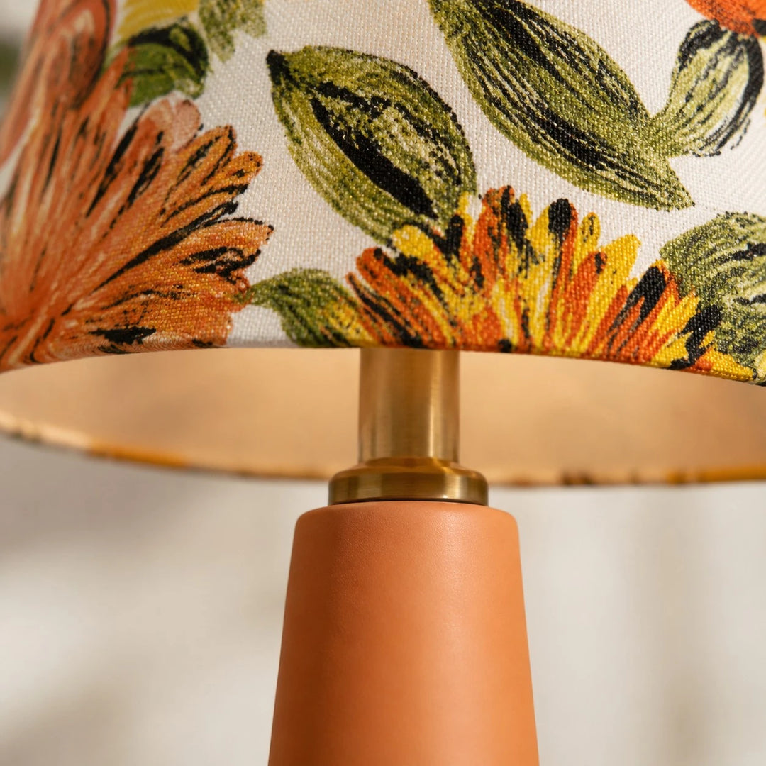 Lampe de table en céramique à motifs floraux Liberty avec base orange faite à la main