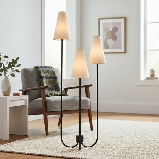 Lámpara de Pie Cordove con Tres Pantallas Cónicas – Luz Moderna Minimalista de Metal y Tela para Sala