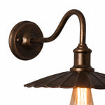 Bild in die Galerieansicht laden, Outdoor wall sconce close-up detail