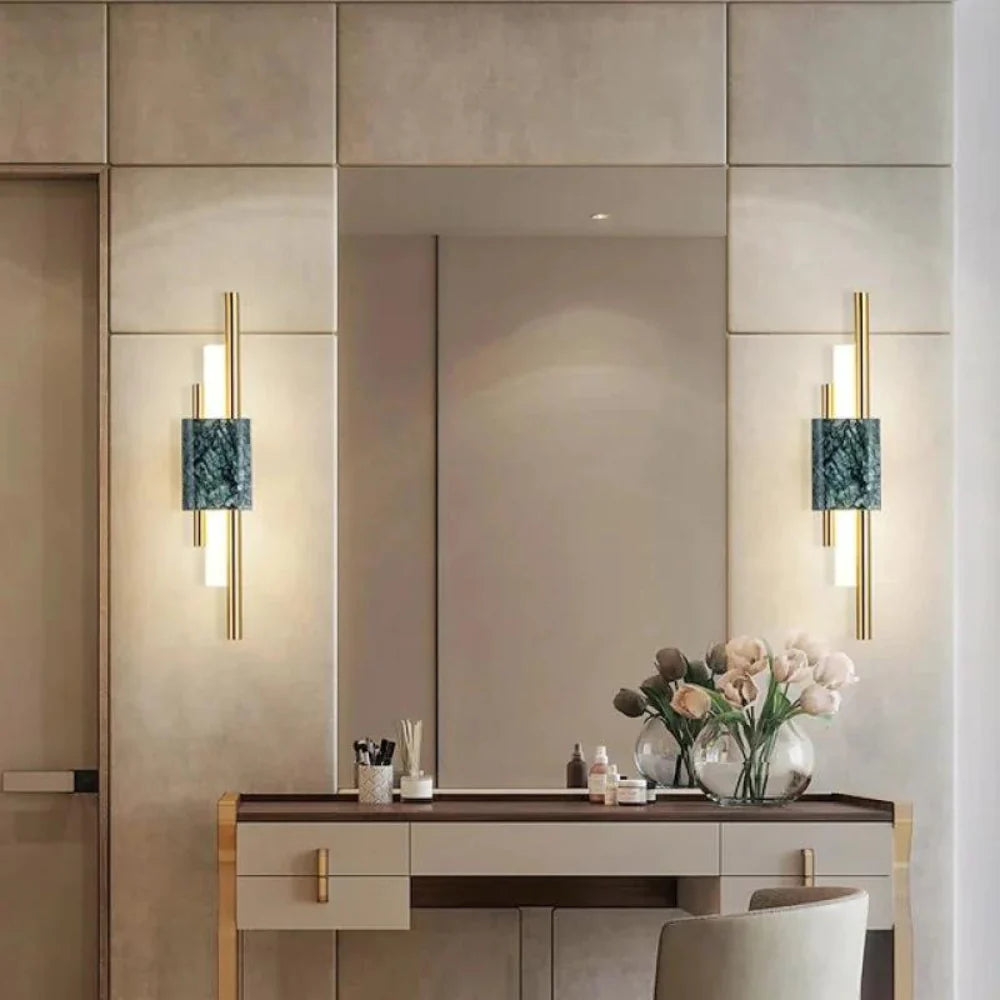 Luz de Pared con Detalles en Mármol Refined Radiance