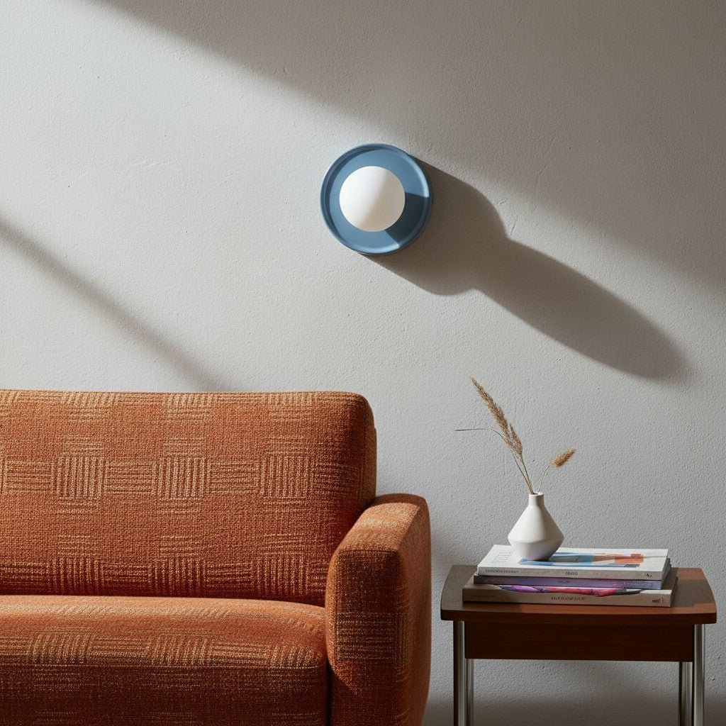 Solna Okrągły Szklany Kinkiet z Ceramiczną Podstawą — Minimalistyczne Oświetlenie do Sypialni lub Przedpokoju