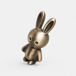 Afbeelding laden in galerijweergave, Antique brass rabbit 55 mm cabinet knob front view