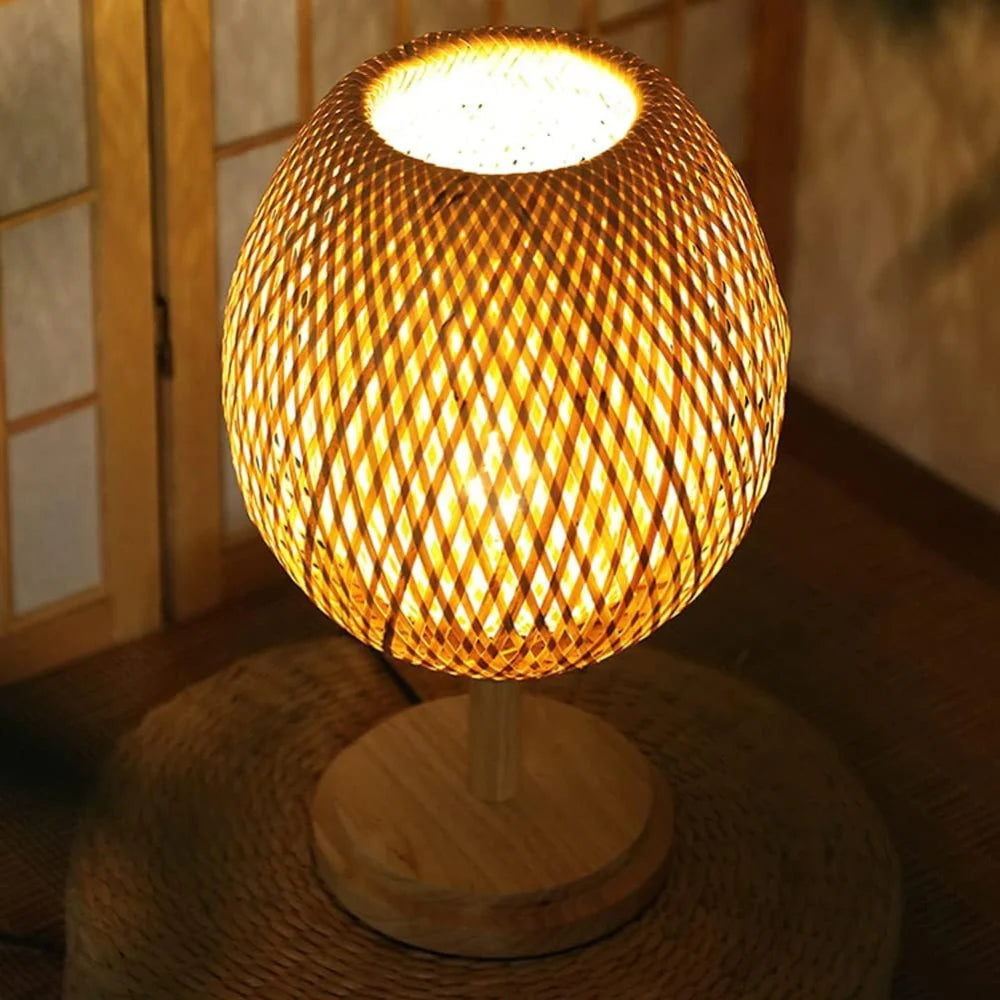 Ręcznie wykonana zrównoważona lampa stołowa z bambusa