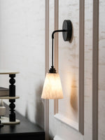 Bild in die Galerieansicht laden, Droplet Alabaster Wandleuchte
