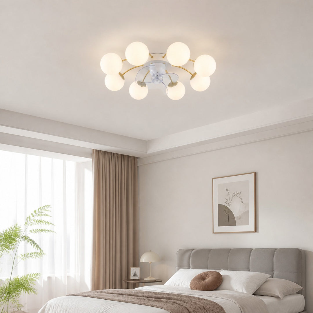 Ventilatore da soffitto moderno bianco e dorato con luce e globi in vetro