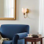 Bild in der Galerieansicht laden, Tracian Wandleuchte - Gebogener Arm mit Glas- oder Leinen-Schirm für Schlafzimmer