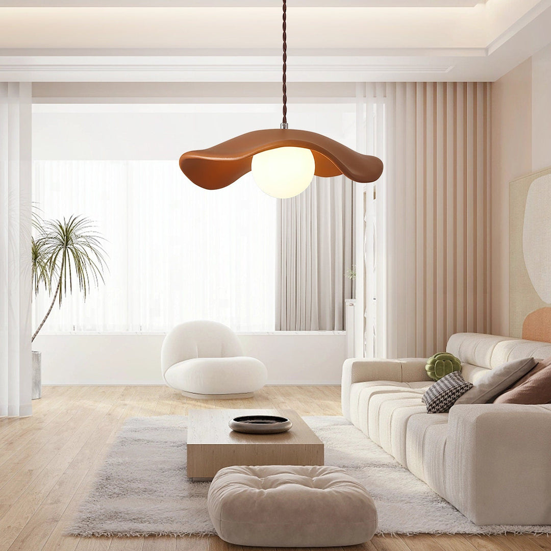 Lampada a sospensione minimalista Yumi in resina scultorea elegante