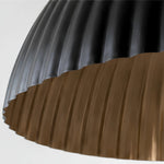 Cargar imagen en el visor de la Galería, Gold lined ribbed metal shade edge detail