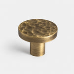 Charger l'image dans la visionneuse de la galerie, 25 mm round flat hammered antique brass cabinet knob