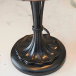 Afbeelding laden in galerijweergave, TF Sullivan Tiffany Tafellamp - Bloemmotief glas-in-lood ontwerp voor slaapkamer of woonkamer