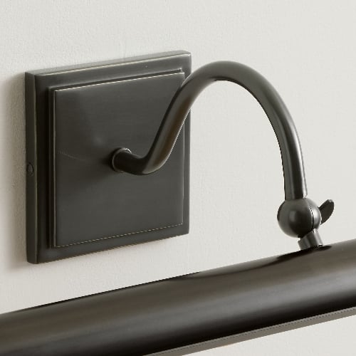 Aplique de Pared Serena Slim Hood - Iluminación Artística de Estilo Transicional para Sala de Estar