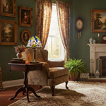 Afbeelding laden in galerijweergave, Virelle Traditionele Tiffany Tafellamp – Kleurrijke Glas-in-lood Koepel Bureaulamp voor Slaapkamer