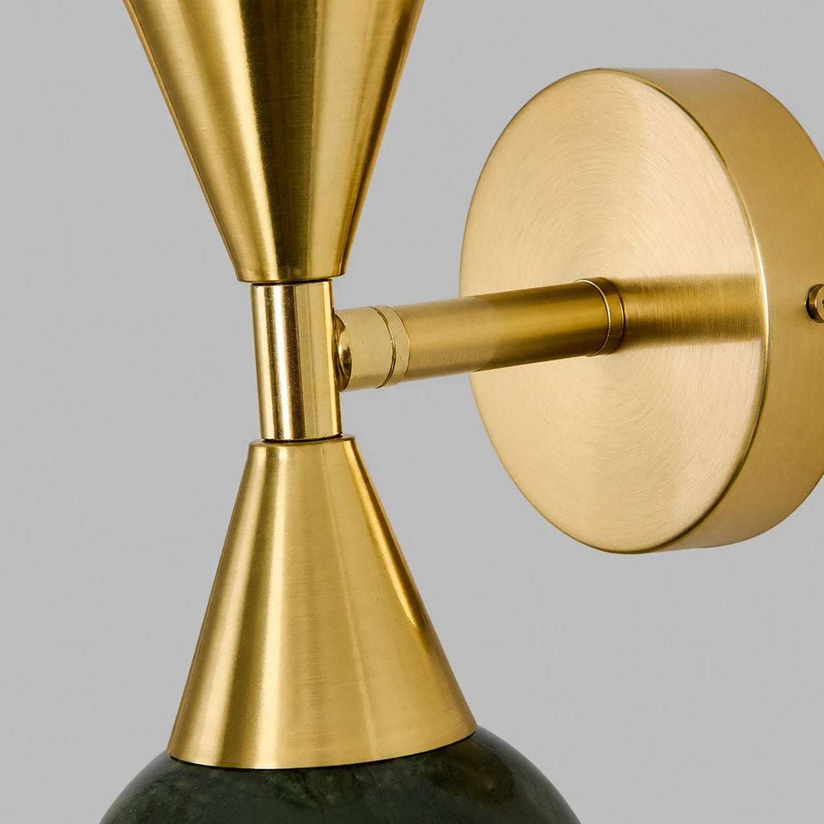 gold_mount_and_arm_detail