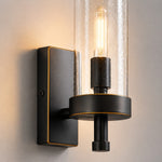 Cargar imagen en el visor de la Galería, Close view of lit wall sconce body