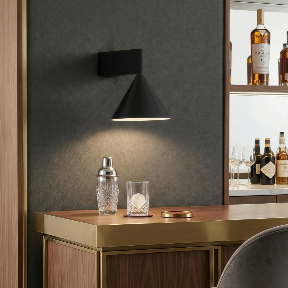Lampada da Parete in Metallo a Cono Metorq - Luce d’Accento Minimalista Geometrica per Corridoio