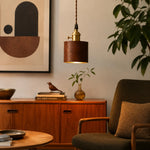 Cargar imagen en el visor de la Galería, Brown leather pendant lamp lit in a warm vintage living room